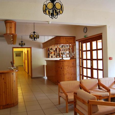 Yannis Hotel Krinídhes エクステリア 写真