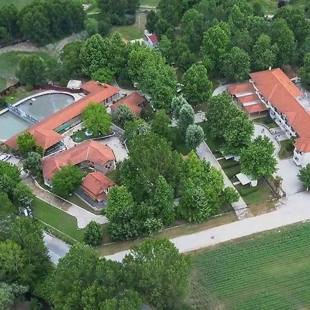 Yannis Hotel Krinídhes エクステリア 写真