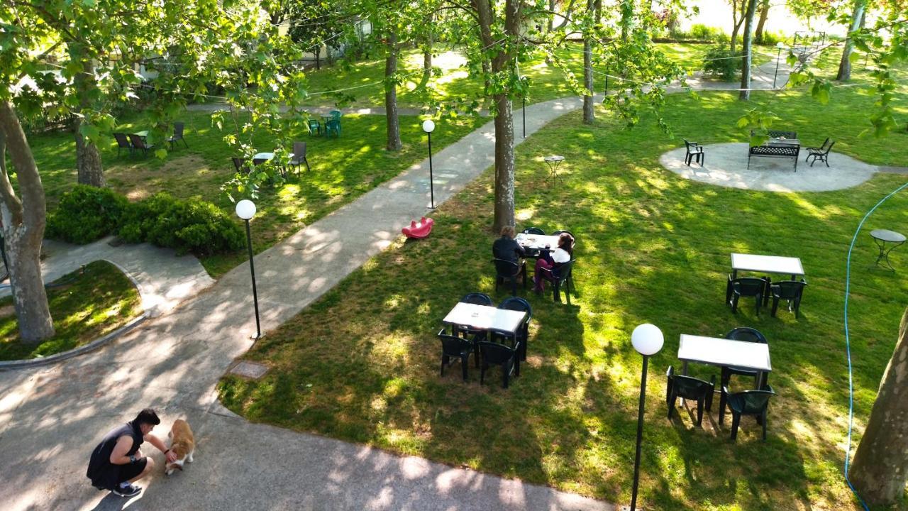 Yannis Hotel Krinídhes エクステリア 写真