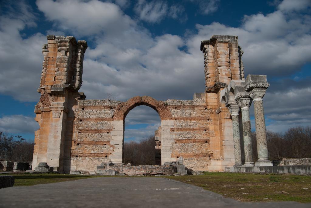 Yannis Hotel Krinídhes エクステリア 写真