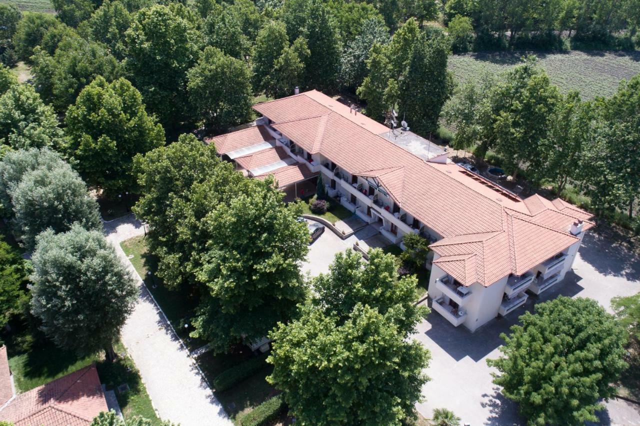 Yannis Hotel Krinídhes エクステリア 写真